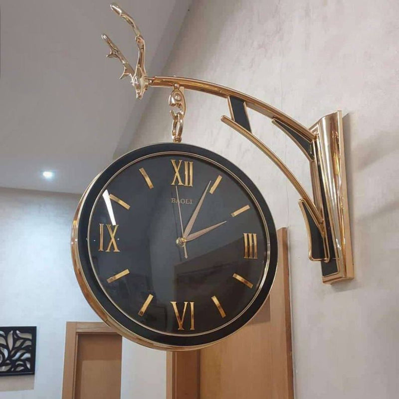 Horloge blanche et noire