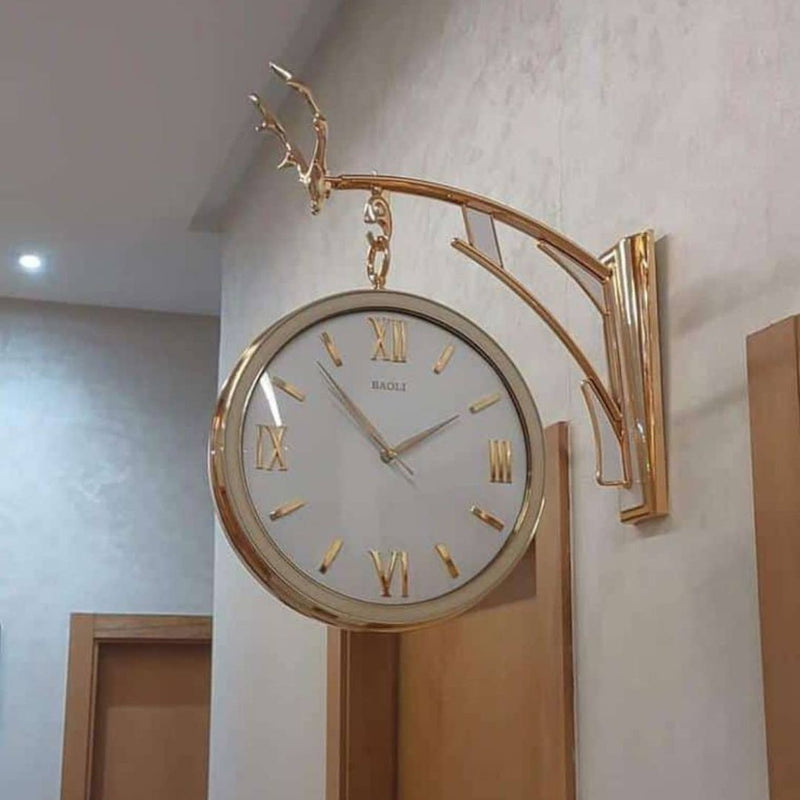 Horloge blanche et noire