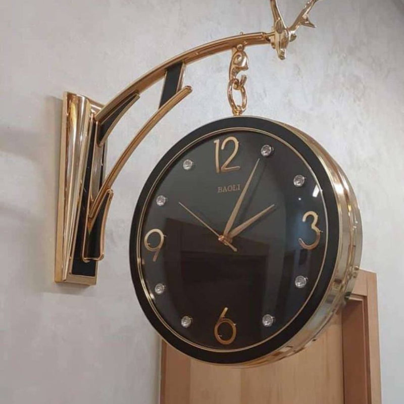 Horloge blanche et noire