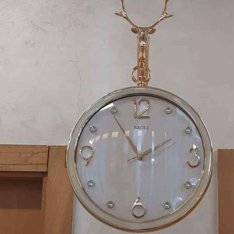 Horloge blanche et noire